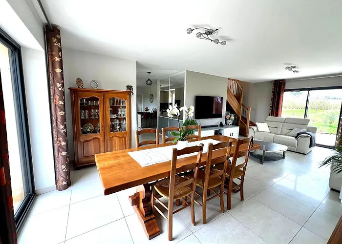 Poujol En Dordogne, Piscine Chauffee Saint-Crépin-et-Carlucet