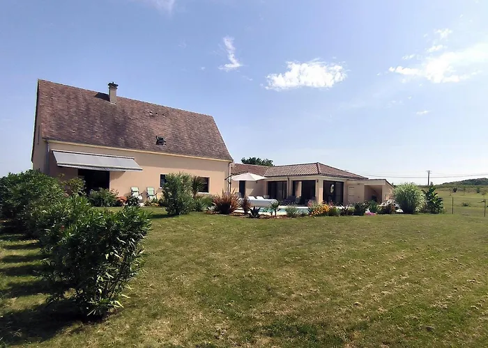 Poujol En Dordogne, Piscine Chauffee *